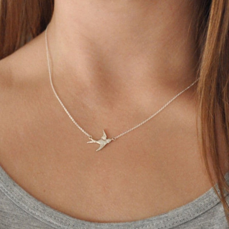 Horizontal Alloy Bird Pendant Necklace Womens Short Clavicle Chain